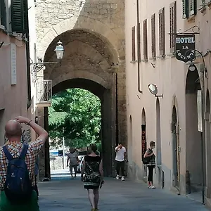 Gasthuis La Torre, Volterra